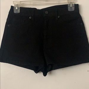 BLACK FOREVER 21 SHORTS